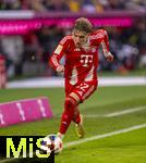 29.11.2025, Fussball Bundesliga 2025/2026, 12.Spieltag, FC Bayern M�nchen - FC St. Pauli, in der Allianz-Arena M�nchen, Lennart Karl (FC Bayern M�nchen) am Ball 