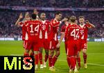 29.11.2025, Fussball Bundesliga 2025/2026, 12.Spieltag, FC Bayern M�nchen - FC St. Pauli, in der Allianz-Arena M�nchen, Torjubel Min-jae Kim (Bayern M�nchen, Minjae Kim), Luis Diaz (FC Bayern M�nchen), Jonathan Tah (FC Bayern M�nchen), Aleksandar Pavlovic (Bayern M�nchen) , Lennart Karl (FC Bayern M�nchen), Joshua Kimmich (FC Bayern M�nchen) 