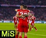 29.11.2025, Fussball Bundesliga 2025/2026, 12.Spieltag, FC Bayern M�nchen - FC St. Pauli, in der Allianz-Arena M�nchen, Torjubel Luis Diaz (FC Bayern M�nchen), Raphael Guerreiro (FC Bayern M�nchen) 