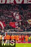 29.11.2025, Fussball Bundesliga 2025/2026, 12.Spieltag, FC Bayern M�nchen - FC St. Pauli, in der Allianz-Arena M�nchen, Schlussjubel der Bayernspieler bei ihren Fans 