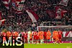 29.11.2025, Fussball Bundesliga 2025/2026, 12.Spieltag, FC Bayern M�nchen - FC St. Pauli, in der Allianz-Arena M�nchen, Schlussjubel der Bayernspieler bei ihren Fans 