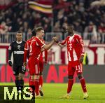 29.11.2025, Fussball Bundesliga 2025/2026, 12.Spieltag, FC Bayern M�nchen - FC St. Pauli, in der Allianz-Arena M�nchen, li: Joel Chima Fujita (FC St. Pauli) frustriert, Joshua Kimmich (FC Bayern M�nchen) und Nicolas Jackson (FC Bayern M�nchen) jubeln.