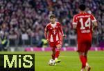 29.11.2025, Fussball Bundesliga 2025/2026, 12.Spieltag, FC Bayern Mnchen - FC St. Pauli, in der Allianz-Arena Mnchen, Tom Bischof (Bayern Mnchen) am Ball 