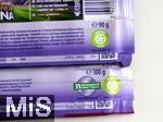 01.12.2025, Symbolbild:  Teure Schokolade, Eine Tafel Schokolade von der Firma Milka hat jetzt statt 100g nur noch 90 Gramm Inhalt. Gleichzeitig ist der Preis auf 1,99 Euro hochgeschnellt.   Oben eine neue Tafel mit 90 Gramm Inhalt, unten die alte Packungsgre mit 100 gramm. 
Die Verbraucherzentrale Hamburg bezeichnet die neue Tafel als Mogelpackung und hat Klage eingereicht und Milka den Negativpreis Goldener Windbeutel verliehen, da sie die Preissteigerung bei gleichzeitig reduzierter Menge als besonders dreist empfanden. 
Cocoa Life ist das globale Kakao-Nachhaltigkeitsprogramm von Mondelez International.