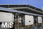 02.12.2025, Unterallgu, Therme Bad Wrishofen, feierliche Erffnung der neuen Photovoltaik-Parkplatzberdachung mit hochmodernem Energiemanagementsystem. Das Thermenparadies beginnt damit eine neue ra ihrer Stromversorgung um umweltfreundlich Energiekosten zu optimieren. Hier die Gleichrichter am Rand des Solardaches.