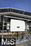 02.12.2025, Unterallgu, Therme Bad Wrishofen, feierliche Erffnung der neuen Photovoltaik-Parkplatzberdachung mit hochmodernem Energiemanagementsystem. Das Thermenparadies beginnt damit eine neue ra ihrer Stromversorgung um umweltfreundlich Energiekosten zu optimieren. Hier die Gleichrichter am Rand des Solardaches.