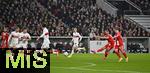 06.12.2025, Fussball Bundesliga 2025/2026, 13.Spieltag, VfB Stuttgart - FC Bayern Mnchen, in der MHP-Arena Stuttgart, Torschuss zum 2:0 von Harry Kane (2.v.re, FC Bayern Mnchen) 

