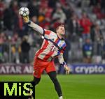 09.12.2025,  Fussball UEFA Championsleague 2025/2026: Vorrunde 6.Spieltag, FC Bayern Mnchen - Sporting Lissabon, in der Allianz-Arena Mnchen. Torwart Manuel Neuer (FC Bayern Mnchen) beim Aufwrmen.
  

