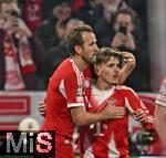 09.12.2025,  Fussball UEFA Championsleague 2025/2026: Vorrunde 6.Spieltag, FC Bayern Mnchen - Sporting Lissabon, in der Allianz-Arena Mnchen. Torjubel nach dem 2:1 von Harry Kane (FC Bayern Mnchen) und Lennart Karl (FC Bayern Mnchen) 
  

