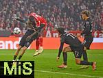 09.12.2025,  Fussball UEFA Championsleague 2025/2026: Vorrunde 6.Spieltag, FC Bayern Mnchen - Sporting Lissabon, in der Allianz-Arena Mnchen. v.l. gegen Dayot Upamecano (FC Bayern Mnchen) 
  

