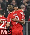 09.12.2025,  Fussball UEFA Championsleague 2025/2026: Vorrunde 6.Spieltag, FC Bayern Mnchen - Sporting Lissabon, in der Allianz-Arena Mnchen. Torjubel v.l. Harry Kane (FC Bayern Mnchen) und Jonathan Tah (FC Bayern Mnchen) 
  

