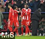 09.12.2025,  Fussball UEFA Championsleague 2025/2026: Vorrunde 6.Spieltag, FC Bayern Mnchen - Sporting Lissabon, in der Allianz-Arena Mnchen. Alphonso Davies (FC Bayern Mnchen) wird eingewechselt.
  

