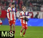 09.12.2025,  Fussball UEFA Championsleague 2025/2026: Vorrunde 6.Spieltag, FC Bayern Mnchen - Sporting Lissabon, in der Allianz-Arena Mnchen. v.l. Aleksandar Pavlovic (FC Bayern Mnchen) und Lennart Karl (FC Bayern Mnchen) jubeln.
  

