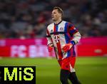 14.12.2025, Fussball Bundesliga 2025/2026, 14.Spieltag, FC Bayern M�nchen - 1.FSV Mainz 05, in der Allianz-Arena M�nchen, Torwart Manuel Neuer (FC Bayern M�nchen) spurtet