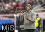 21.12.2025, Fussball Bundesliga 2025/2026, 15.Spieltag, 1.FC Heidenheim - FC Bayern M�nchen, in der Voith-Arena Heidenheim. Trainer Vincent Kompany (FC Bayern M�nchen) gibt Anweisungen.