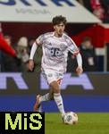 21.12.2025, Fussball Bundesliga 2025/2026, 15.Spieltag, 1.FC Heidenheim - FC Bayern M�nchen, in der Voith-Arena Heidenheim. David Santos Daiber (Bayern M�nchen) am Ball 