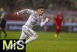 21.12.2025, Fussball Bundesliga 2025/2026, 15.Spieltag, 1.FC Heidenheim - FC Bayern M�nchen, in der Voith-Arena Heidenheim. Lennart Karl (FC Bayern M�nchen) in Action.