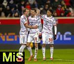 21.12.2025, Fussball Bundesliga 2025/2026, 15.Spieltag, 1.FC Heidenheim - FC Bayern M�nchen, in der Voith-Arena Heidenheim. Torjubel, vli: Harry Kane (FC Bayern M�nchen), Leon Goretzka (FC Bayern M�nchen), Cassiano Kiala (Bayern M�nchen) 