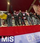 21.12.2025, Fussball Bundesliga 2025/2026, 15.Spieltag, 1.FC Heidenheim - FC Bayern M�nchen, in der Voith-Arena Heidenheim. Bayernfans nach dem Spiel am Zaun.