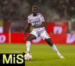 21.12.2025, Fussball Bundesliga 2025/2026, 15.Spieltag, 1.FC Heidenheim - FC Bayern M�nchen, in der Voith-Arena Heidenheim. Dayot Upamecano (FC Bayern M�nchen) am Ball 