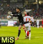 21.12.2025, Fussball Bundesliga 2025/2026, 15.Spieltag, 1.FC Heidenheim - FC Bayern M�nchen, in der Voith-Arena Heidenheim. Torwart Diant Ramaj (1. FC Heidenheim) f�ngt den Ball.