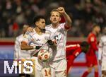 21.12.2025, Fussball Bundesliga 2025/2026, 15.Spieltag, 1.FC Heidenheim - FC Bayern M�nchen, in der Voith-Arena Heidenheim. Torjubel v.li: Luis Diaz (FC Bayern M�nchen), Harry Kane (FC Bayern M�nchen) 