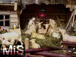 25.12.2025, Weihnachtskrippe mit Holzgeschnitzten Figuren, in einem Wohnzimmer in Kaufbeuren.   