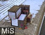 03.01..2026, Bad W�rishofen, Unterallg�u. Neben einer �ffentlichen Stra�e liegen nach Neujahr noch die Reste der abgebrannten Feuerwerksk�rper, der M�ll wurde noch nicht entsorgt.