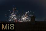 01.01..2026, Bad W�rishofen, Unterallg�u. Silvesterfeuerwerk �ber den D�chern der Stadt.