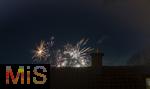 01.01..2026, Bad W�rishofen, Unterallg�u. Silvesterfeuerwerk �ber den D�chern der Stadt.