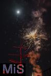 01.01..2026, Bad W�rishofen, Unterallg�u. Silvesterfeuerwerk �ber den D�chern der Stadt.