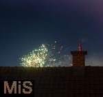 01.01..2026, Bad W�rishofen, Unterallg�u. Silvesterfeuerwerk �ber den D�chern der Stadt.