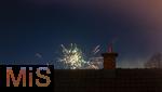 01.01..2026, Bad W�rishofen, Unterallg�u. Silvesterfeuerwerk �ber den D�chern der Stadt.