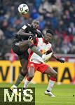 06.01.2026, Fussball 1. Bundesliga 2025/2026, Testspiel: RB Salzburg - FC Bayern M�nchen, in der Red Bull Arena Salzburg. v.l.  Dayot Upamecano (FC Bayern M�nchen) gegen Karim Konate (Salzburg) 
