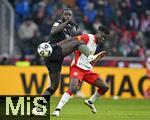 06.01.2026, Fussball 1. Bundesliga 2025/2026, Testspiel: RB Salzburg - FC Bayern M�nchen, in der Red Bull Arena Salzburg. v.l.  Dayot Upamecano (FC Bayern M�nchen) gegen Karim Konate (Salzburg) 