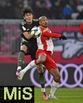06.01.2026, Fussball 1. Bundesliga 2025/2026, Testspiel: RB Salzburg - FC Bayern M�nchen, in der Red Bull Arena Salzburg. v.l. Min-jae Kim (Bayern M�nchen, Minjae Kim) gegen Karim Onisiwo (Salzburg).