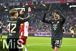 06.01.2026, Fussball 1. Bundesliga 2025/2026, Testspiel: RB Salzburg - FC Bayern M�nchen, in der Red Bull Arena Salzburg. Torjubel v.l. Lennart Karl (FC Bayern M�nchen) und Felipe Chavez (Bayern M�nchen) 