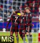 06.01.2026, Fussball 1. Bundesliga 2025/2026, Testspiel: RB Salzburg - FC Bayern M�nchen, in der Red Bull Arena Salzburg (�sterreich), Torjubel Serge Gnabry (FC Bayern M�nchen), Lennart Karl (FC Bayern M�nchen), Guido Della Rovere (FC Bayern M�nchen), 