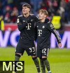 06.01.2026, Fussball 1. Bundesliga 2025/2026, Testspiel: RB Salzburg - FC Bayern M�nchen, in der Red Bull Arena Salzburg (�sterreich), v.li: Javi Fernandez und Lennart Karl (FC Bayern M�nchen) Torjubel 
