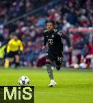 06.01.2026, Fussball 1. Bundesliga 2025/2026, Testspiel: RB Salzburg - FC Bayern M�nchen, in der Red Bull Arena Salzburg (�sterreich), Wisdom Mike (FC Bayern M�nchen) am Ball 