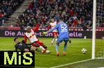 06.01.2026, Fussball 1. Bundesliga 2025/2026, Testspiel: RB Salzburg - FC Bayern M�nchen, in der Red Bull Arena Salzburg (�sterreich), v.li: Felipe Chavez (Bayern M�nchen) Torschuss gegen Douglas Mendes (Salzburg).