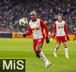 06.01.2026, Fussball 1. Bundesliga 2025/2026, Testspiel: RB Salzburg - FC Bayern M�nchen, in der Red Bull Arena Salzburg (�sterreich), Douglas Mendes (Salzburg) am Ball 