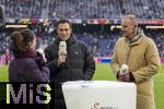 06.01.2026, Fussball 1. Bundesliga 2025/2026, Testspiel: RB Salzburg - FC Bayern M�nchen, in der Red Bull Arena Salzburg (�sterreich), Marcus Mann (mitte, Gesch�ftsf�hrer Sport RB Salzburg) am ServusTV Mikrofon, re: Alexander Zickler 
