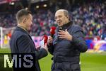 06.01.2026, Fussball 1. Bundesliga 2025/2026, Testspiel: RB Salzburg - FC Bayern M�nchen, in der Red Bull Arena Salzburg (�sterreich), re: TV-Moderator Fritz von Thurn und Taxis am Mikrofon von FC Bayern TV.