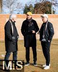 09.01.2026, Fussball WM 2026, Bekanntgabe Quartier der DFB-Mannschaft 2026 in den USA, Die deutsche A-Nationalmannschaft der M�nner wird ihr Team Base Camp f�r die Weltmeisterschaft 2026 in Winston-Salem im US-Bundesstaat North Carolina beziehen. Die Mannschaft von Bundestrainer Julian Nagelsmann wird im Hotel The Graylyn Estate wohnen und auf dem Gel�nde der Wake Forest University, die nur wenige Minuten entfernt liegt, trainieren.
Foto: re: Andreas Rettig, Gesch�ftsf�hrer Sport der DFB, mitte: Trainer Julian Nagelsmann (Deutschland),  li: Sportdirektor Rudi V�ller (Deutschland),   (Foto: Wake Forest Athletics)
