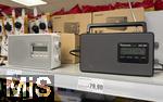 10.01.2026, Moderne DAB-Kofferradios im Verkaufsregal eines Supermarktes in Bayern 