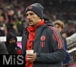 11.01.2026, Fussball Bundesliga 2025/2026, 16.Spieltag, FC Bayern M�nchen - VfL Wolfsburg, in der Allianz-Arena M�nchen,  
Leon Goretzka (FC Bayern M�nchen) geht zur Ersatzbank

