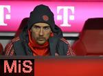 11.01.2026, Fussball Bundesliga 2025/2026, 16.Spieltag, FC Bayern M�nchen - VfL Wolfsburg, in der Allianz-Arena M�nchen,  Leon Goretzka (FC Bayern M�nchen) auf der Ersatzbank


