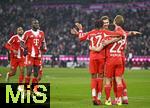 11.01.2026, Fussball Bundesliga 2025/2026, 16.Spieltag, FC Bayern M�nchen - VfL Wolfsburg, in der Allianz-Arena M�nchen,  Torjubel v.l. Jonathan Tah (FC Bayern M�nchen), Dayot Upamecano (FC Bayern M�nchen), Michael Olise (FC Bayern M�nchen), Leon Goretzka (FC Bayern M�nchen), Raphael Guerreiro (FC Bayern M�nchen) und Harry Kane (FC Bayern M�nchen) 


