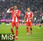 11.01.2026, Fussball Bundesliga 2025/2026, 16.Spieltag, FC Bayern M�nchen - VfL Wolfsburg, in der Allianz-Arena M�nchen,  Michael Olise (FC Bayern M�nchen) jubelt mit Harry Kane (FC Bayern M�nchen) .



